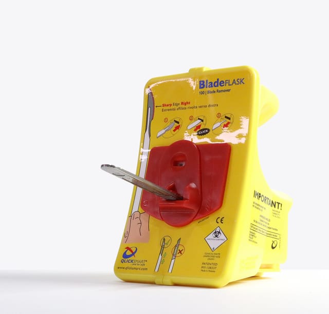BladeFlask Scalpel Blade Remover Yellow, Non-sterile - Pack 1